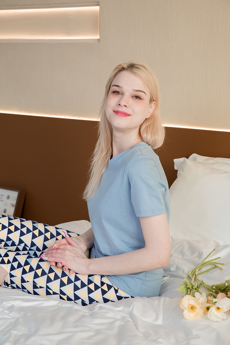 Solid Jersery Tee And Printed Capri Lounge Sets